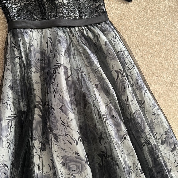 Beautiful Formal Dress - Picture 5 of 10